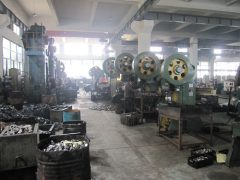 Kovaný stroj za tepla